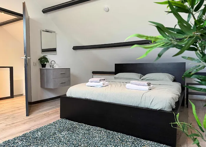 Nyaraló Modern 3br House In *